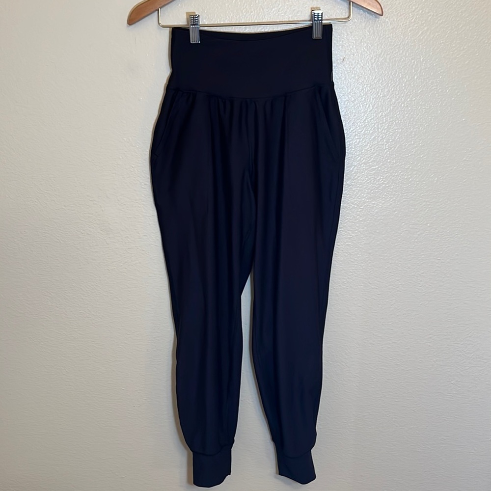 Old Navy Active Powersoft Black High-Rise Go-Dry Leggings